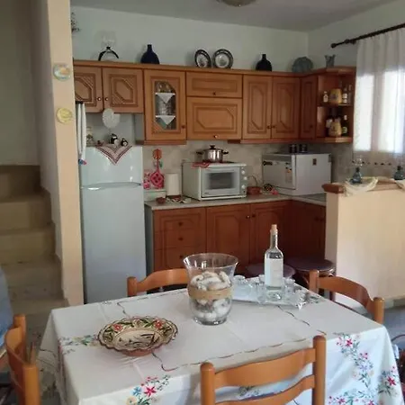 Дом отдыха Persefoni's Traditional House Promirion