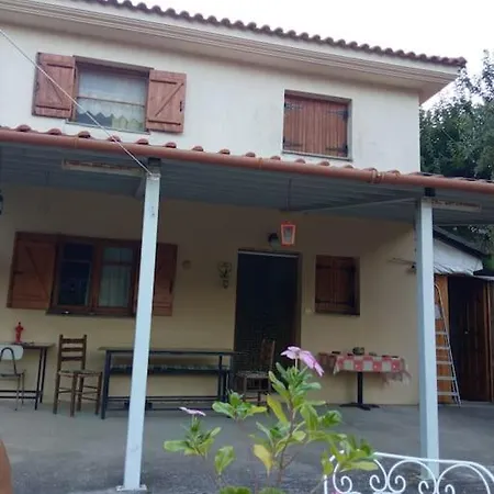 Persefoni's Traditional House Holiday home
